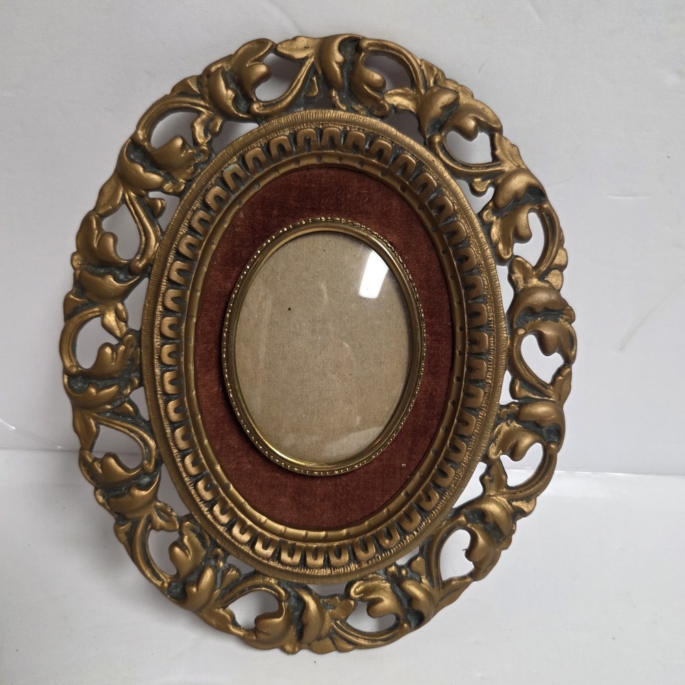 Vintage Ornate Gold Gilt Metal Oval Picture Frame Velvet Mat Rococo Baroque